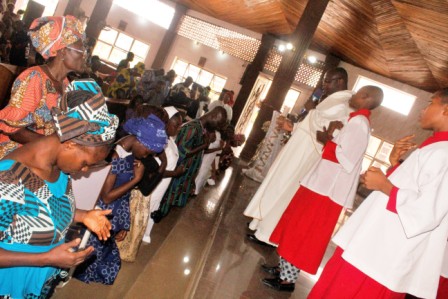 The Cathedral Administrator, Very Rev. Fr Oyekunle prayer for the communicators and over communications' gadgets