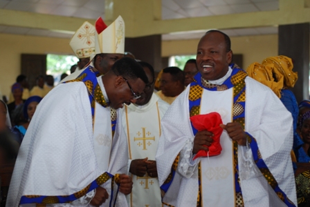 The Silver Jubilarians, Very Rev Frs Francis Oladiipo and Clement Obafemi dancing in thanksgiving.