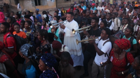 During the procession round the town of Tede to the Shrine