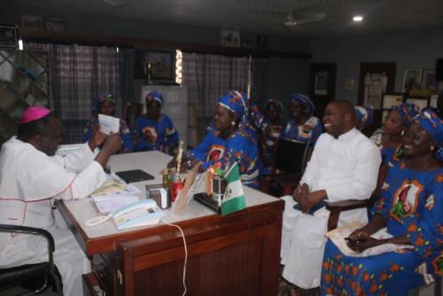 Bishop Badejo thanking the CWO as the Diocesan President - Mrs Juliana Alade, the Chaplain - Fr Joseph Adejumo and others look on.