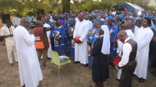 The Dean of Oyo Deanery, Rev Fr Boniface Wuraola blessing the people at the Oyo Deanery CWO Carol on 18/12/19 at the Bishop's House.