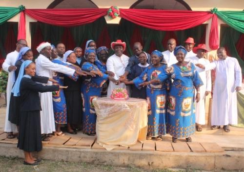 Cutting of the 2019 CWO Oyo Deanery Carol Cake.