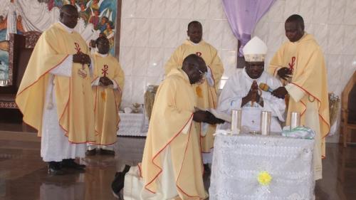 Bishop Emmanuel Badejo praying over the Oil of Chrism, Oil of the Sick and Oil of Catechumen