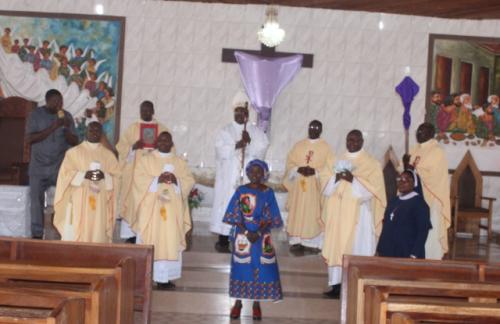 Group Photograph by all those present at the Mass. Bishop Emmanuel Badejo, the Deans of the Deanery and representatives of the Lay Faithful and Religious in the Diocese.